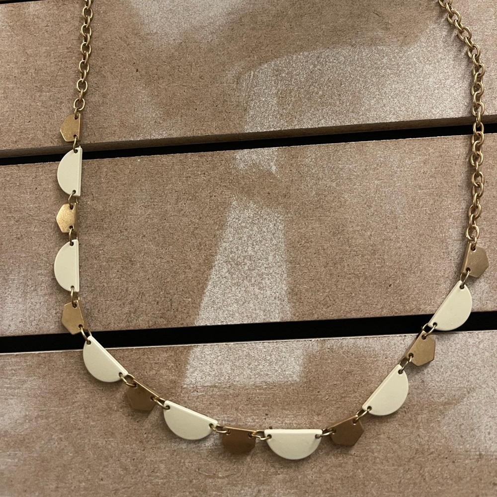 Universal Thread white and gold necklace